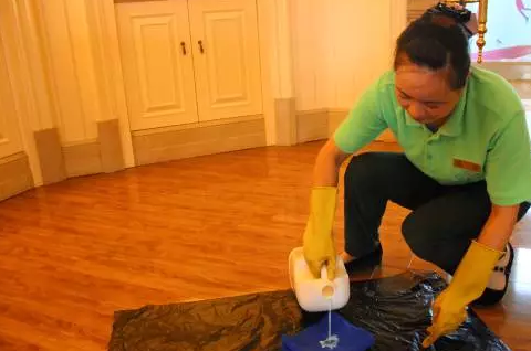 木地板打蠟3.png 木地板打蠟3.png